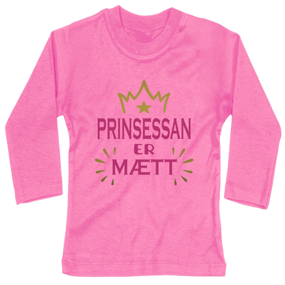 Design on a long sleeve children shirt